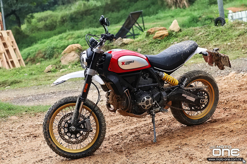 2017 Ducati Scrambler Desert Sled SIMON KWAN