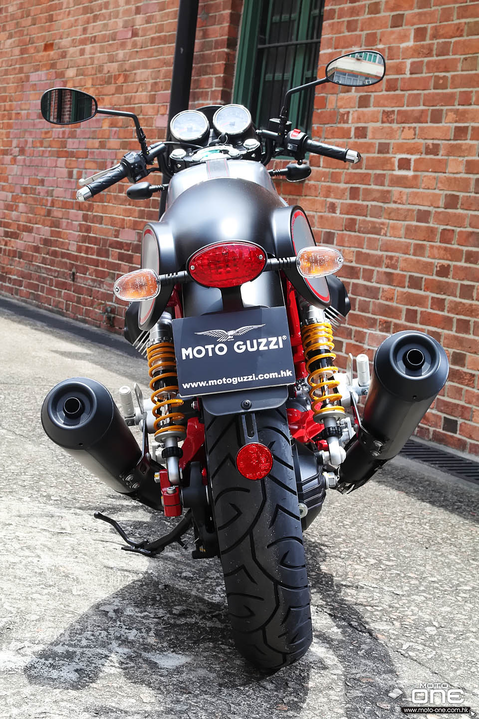 2017 Moto Guzzi V7 III Anniversario Racer