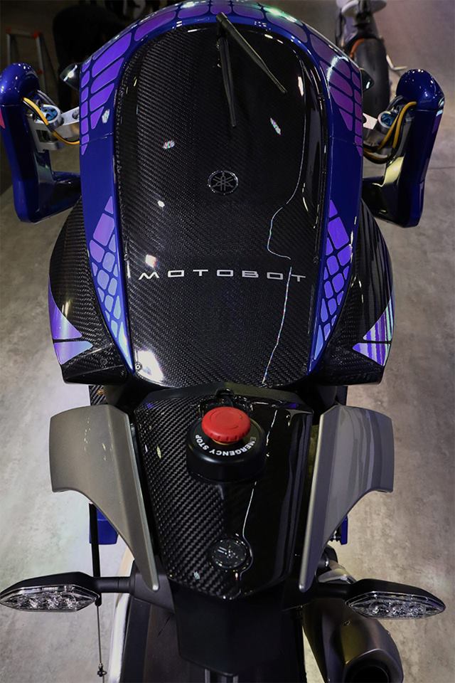 2017 YAMAHA MOTOBOT 2 X YZF R1M