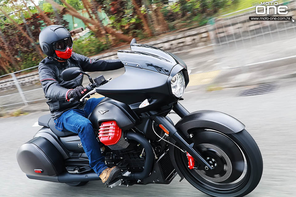 2018 MOTO GUZZI MGX-21