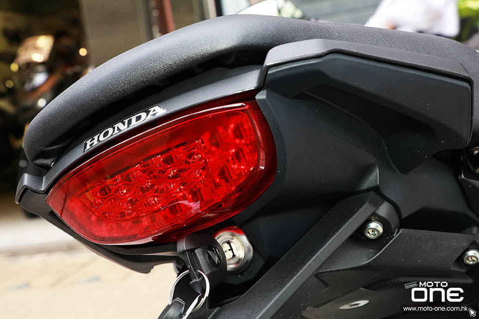 2018 HONDA CB300R