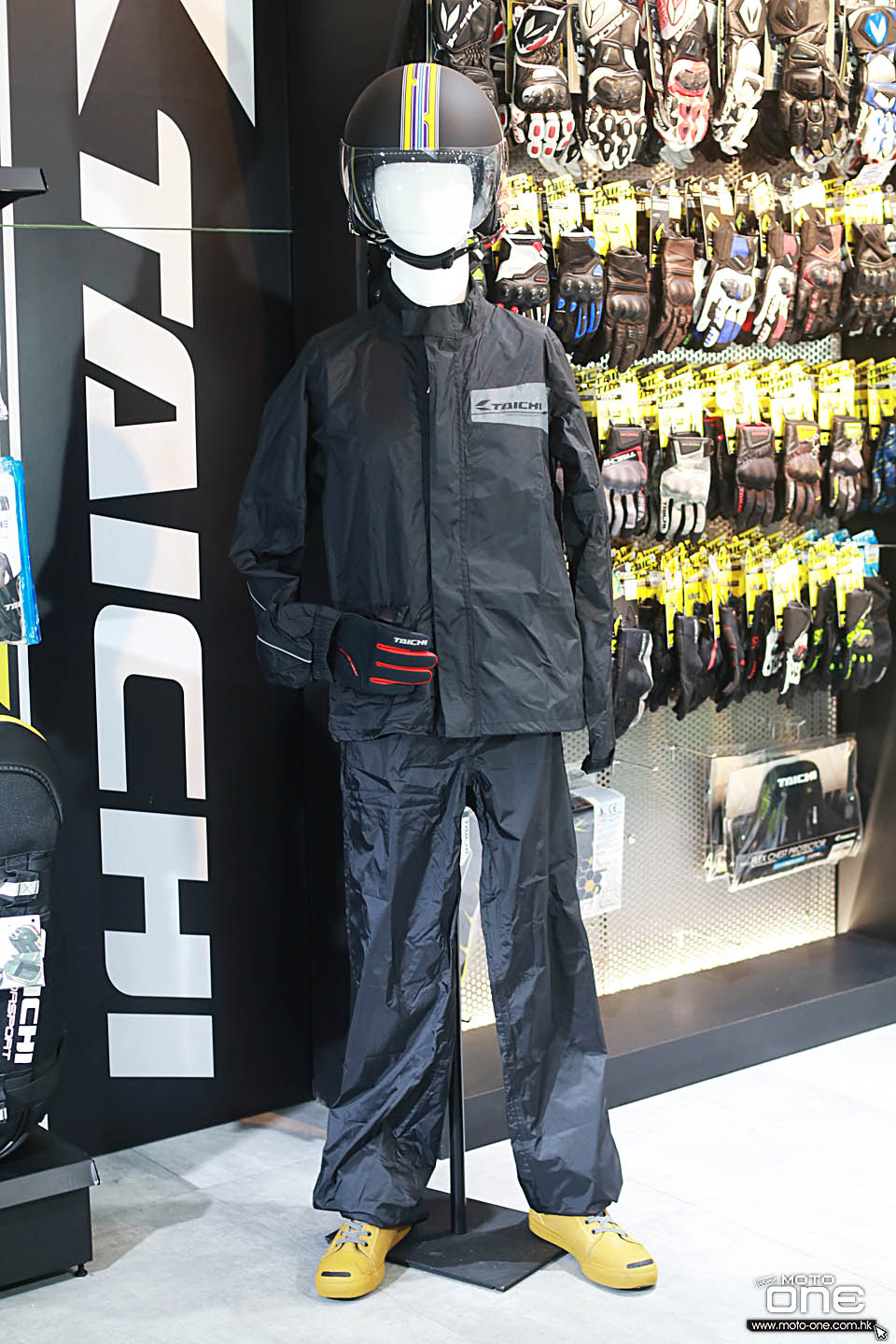 2018 RS-TAICHI RAIN SUITS & GOLVE