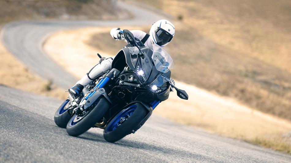 2018 YAMAHA NIKEN AND SHARK VANCORE