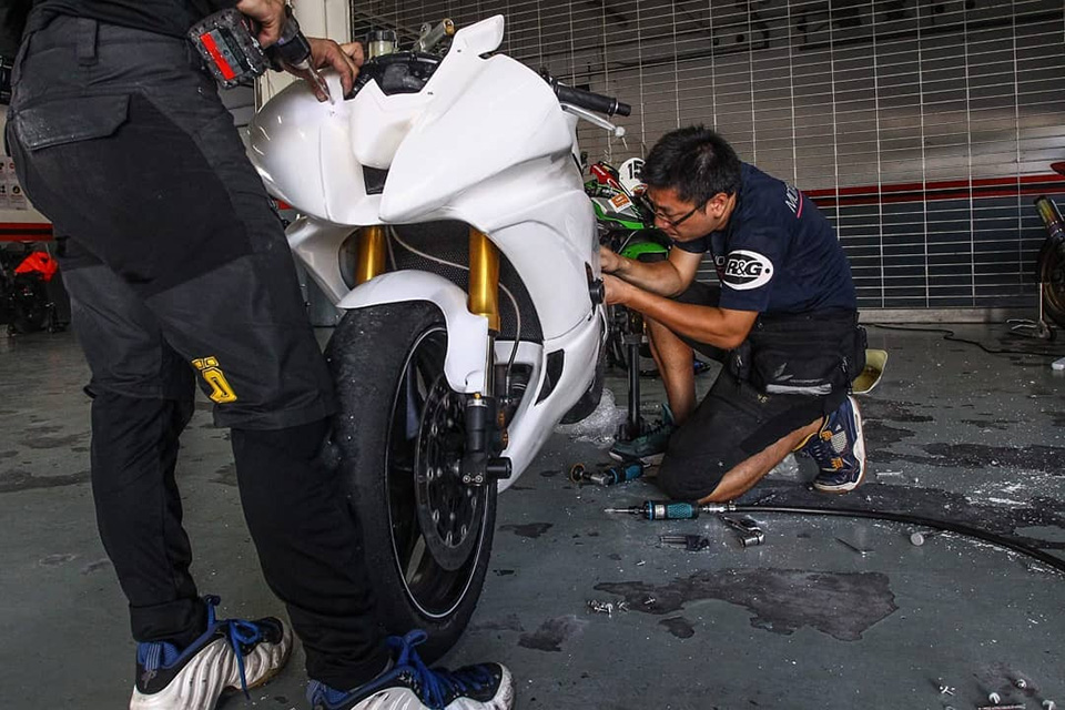 2018 sepang track day motard tech