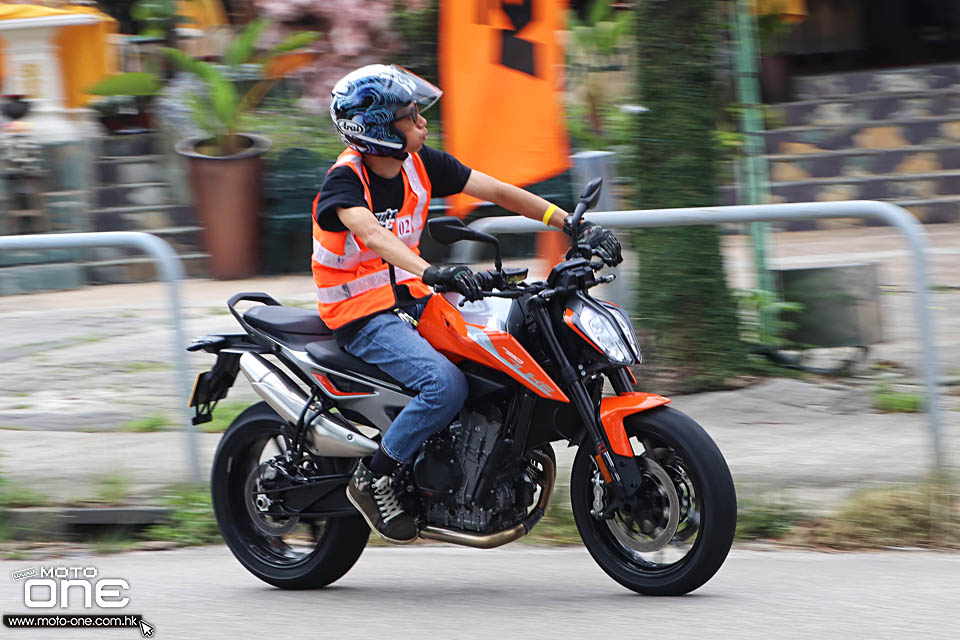 2018 KTM 790 DUKE ABS TEST DAY