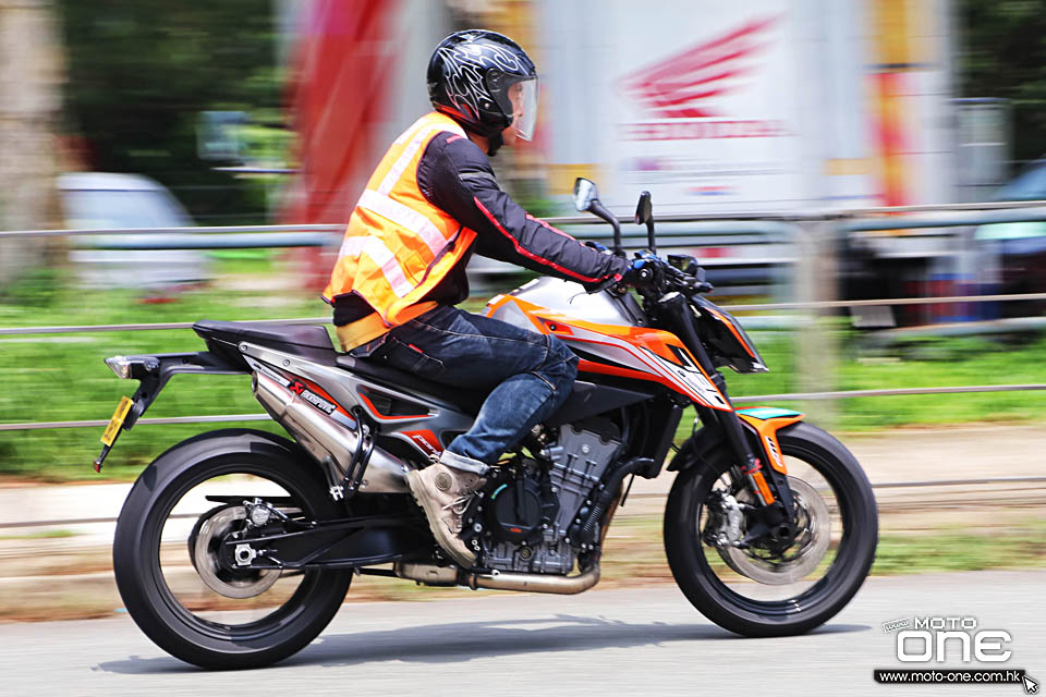 2018 KTM 790 DUKE ABS TEST DAY