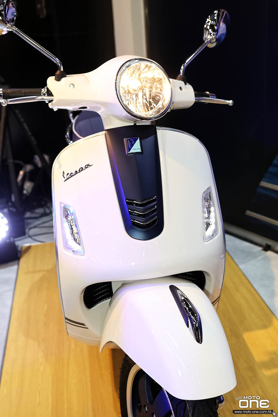 2019 VESPA GTS300 & PRIMAVERA 150 YACHT CLUB