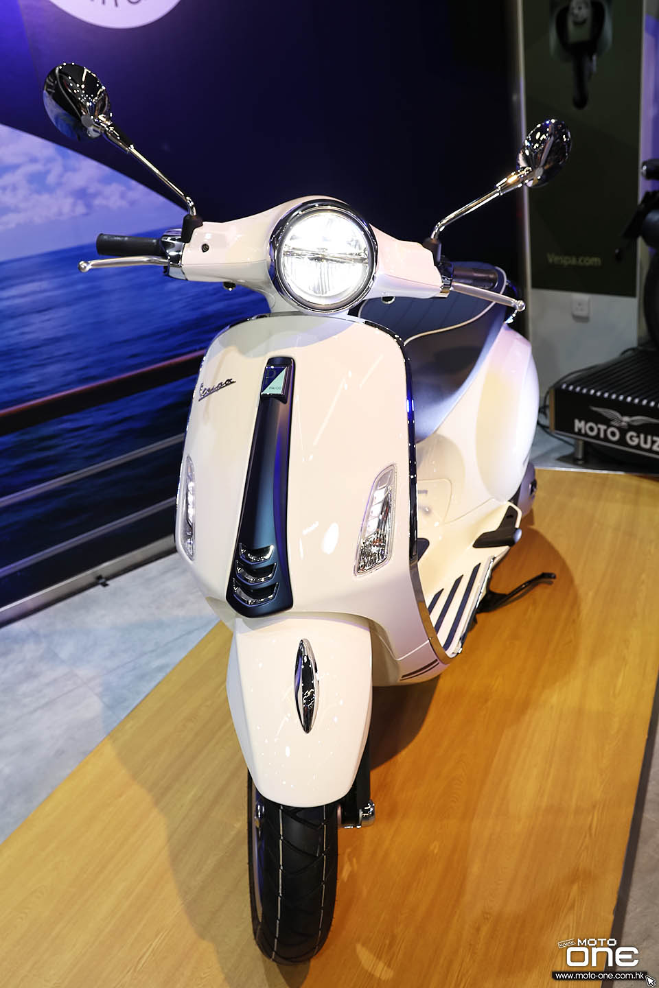 2019 VESPA GTS300 & PRIMAVERA 150 YACHT CLUB