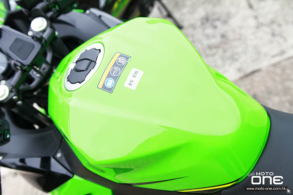 2018 KAWSAKI NINJA400 LADY RIDER