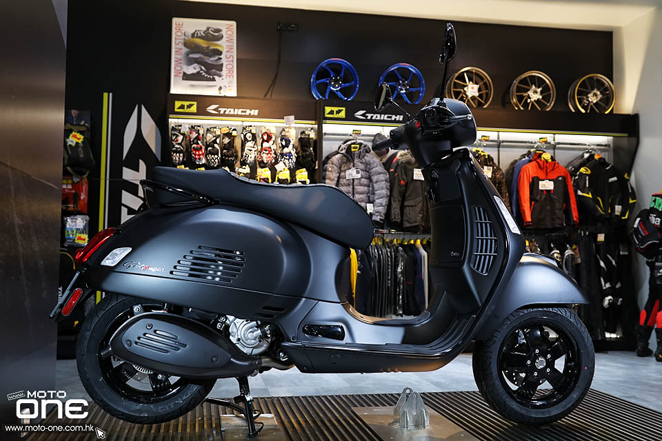 2019 VESPA GTS300 NOTTE