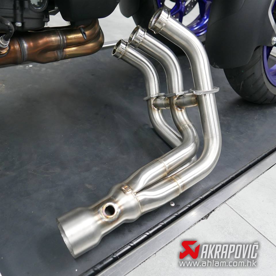 2019 Yamaha Niken Akrapovic Racing Line