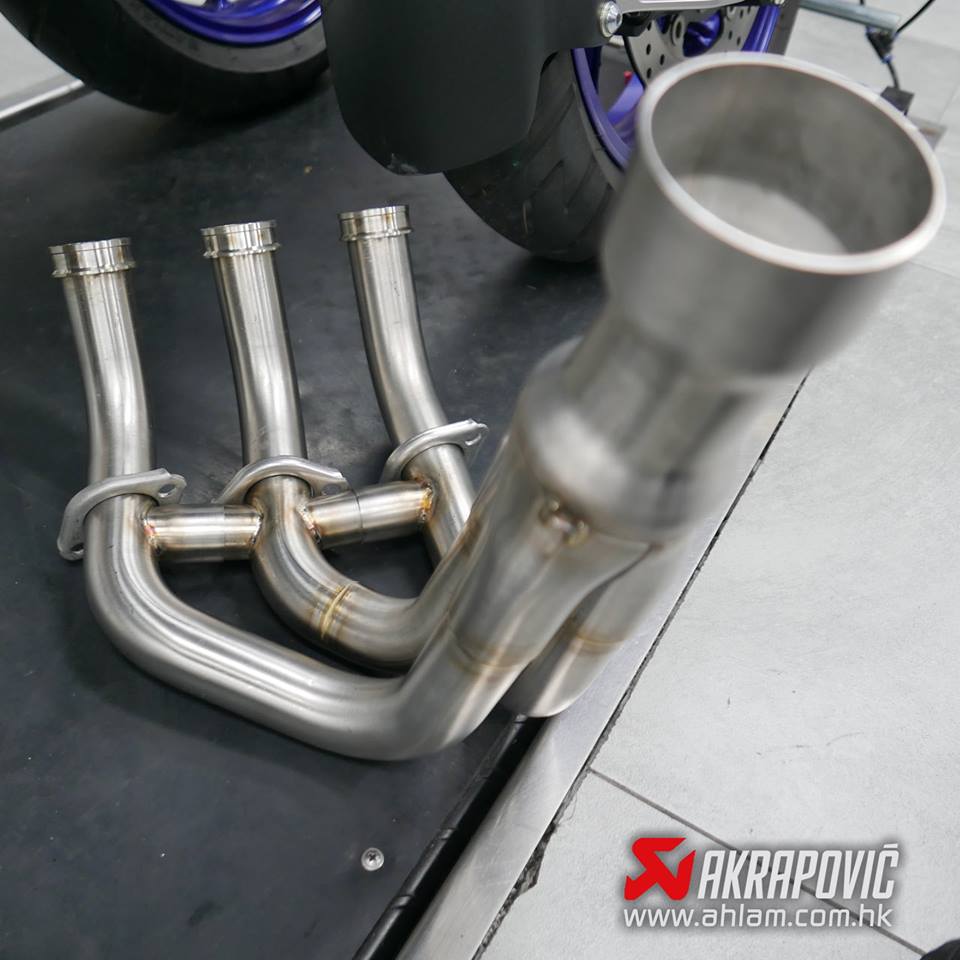 2019 Yamaha Niken Akrapovic Racing Line