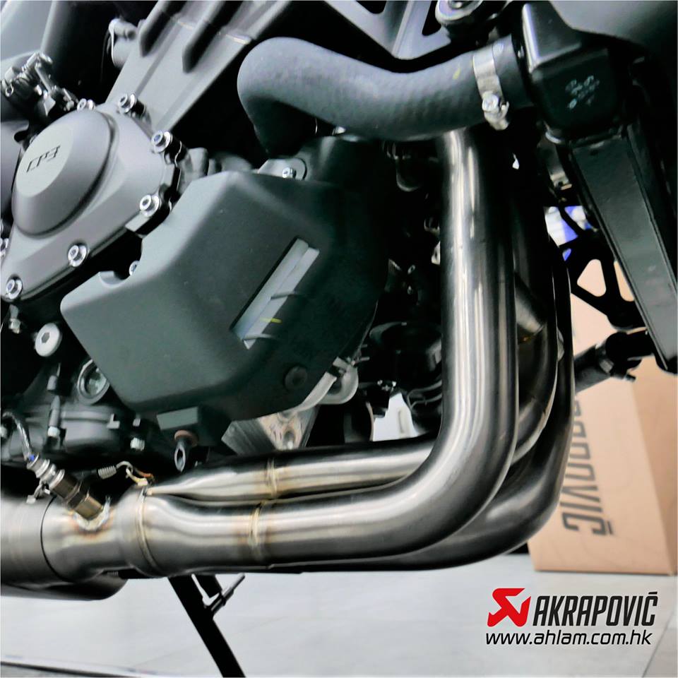 2019 Yamaha Niken Akrapovic Racing Line