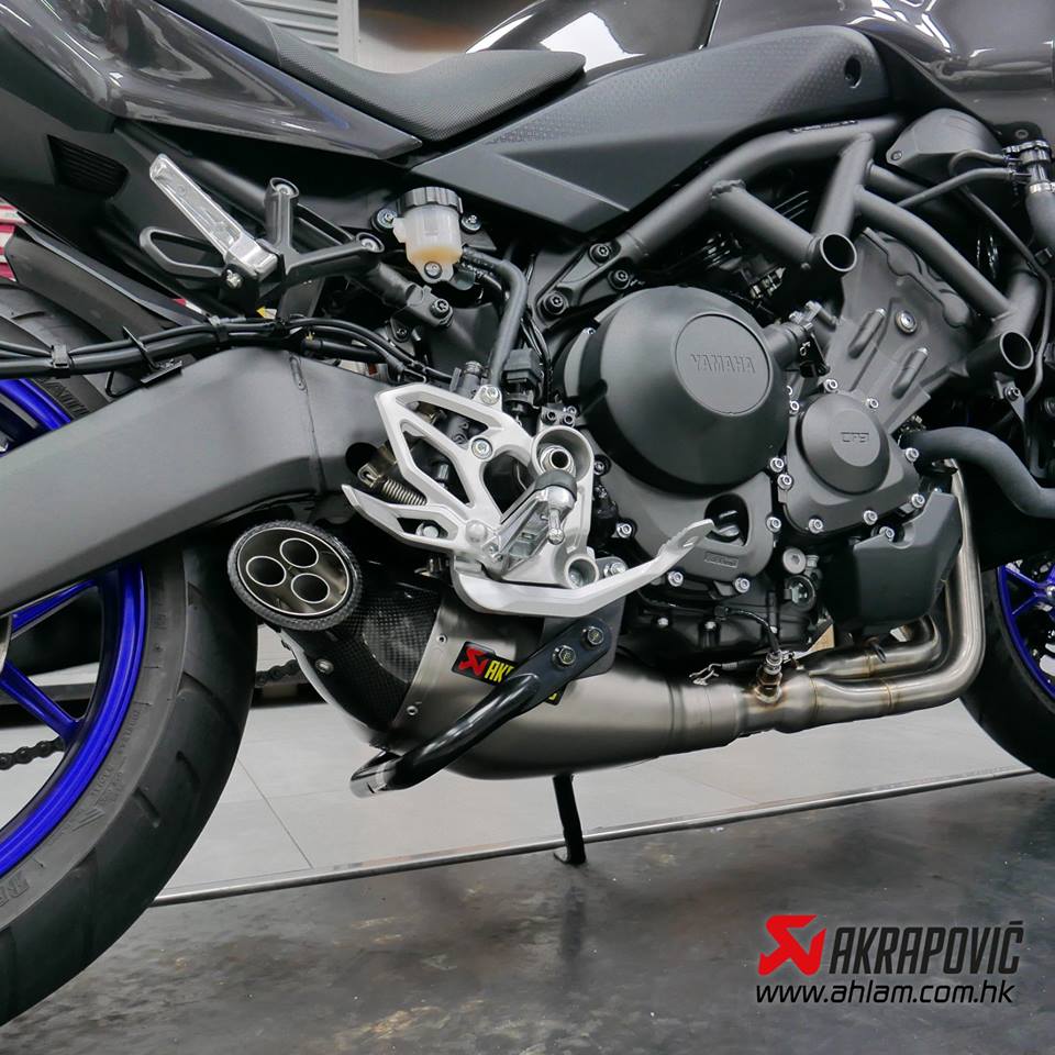 2019 Yamaha Niken Akrapovic Racing Line