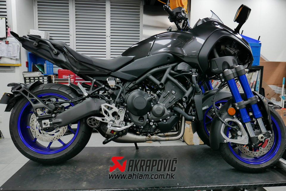 2019 Yamaha Niken Akrapovic Racing Line