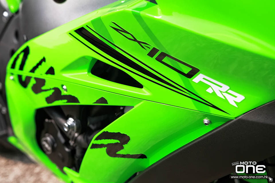 2019 KAWASAKI ZX-10RR TEST