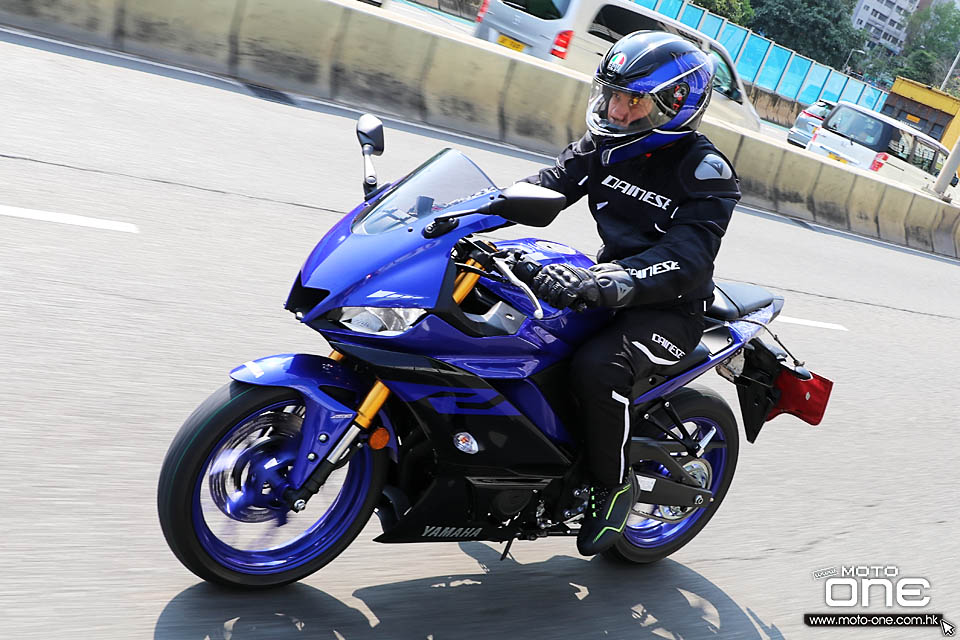 2019 YAMAHA YZF R3 TEST