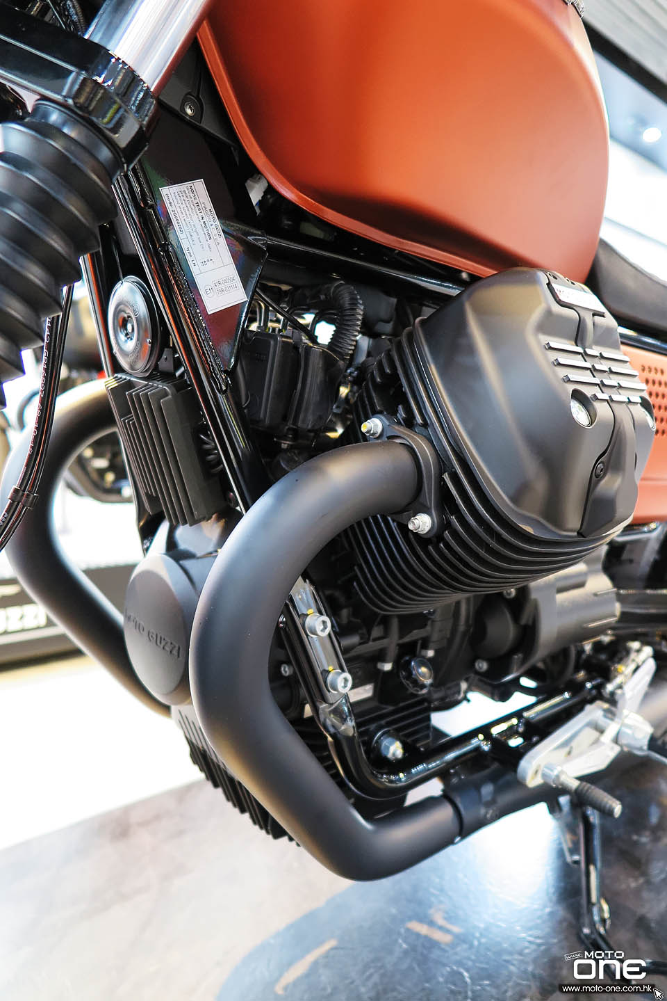 2019 MOTO GUZZI V9 BOBBER SPORT
