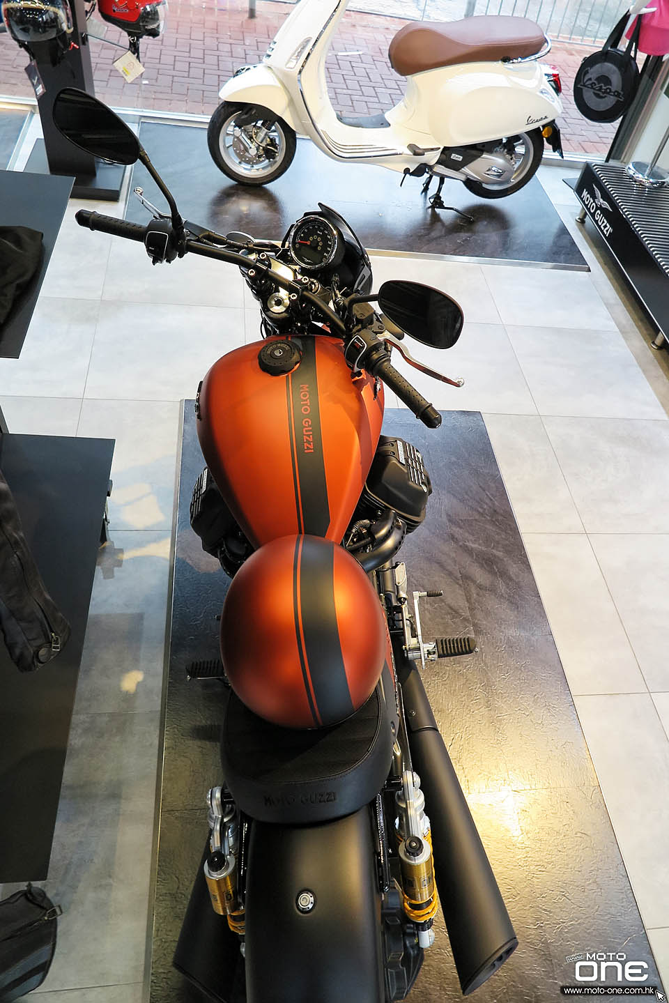 2019 MOTO GUZZI V9 BOBBER SPORT
