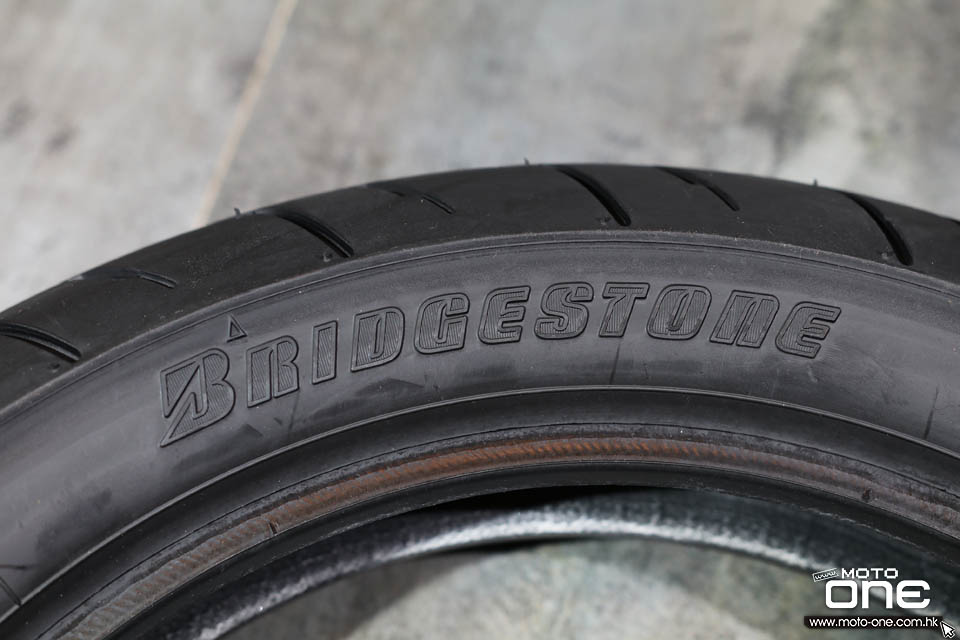 2019 Bridgestone Hoop B03 B02