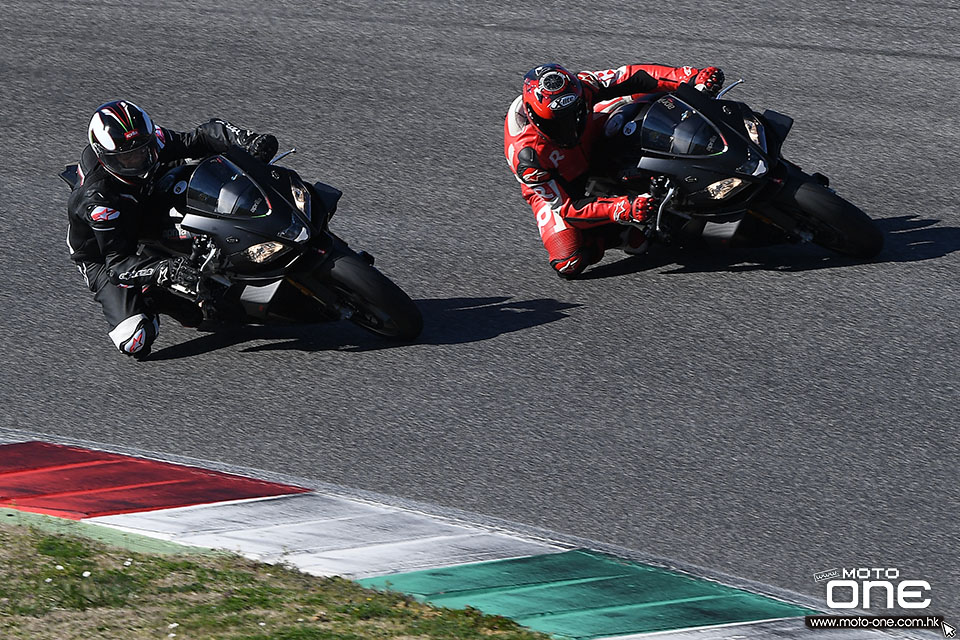 aprilia rsv4 1100 factory