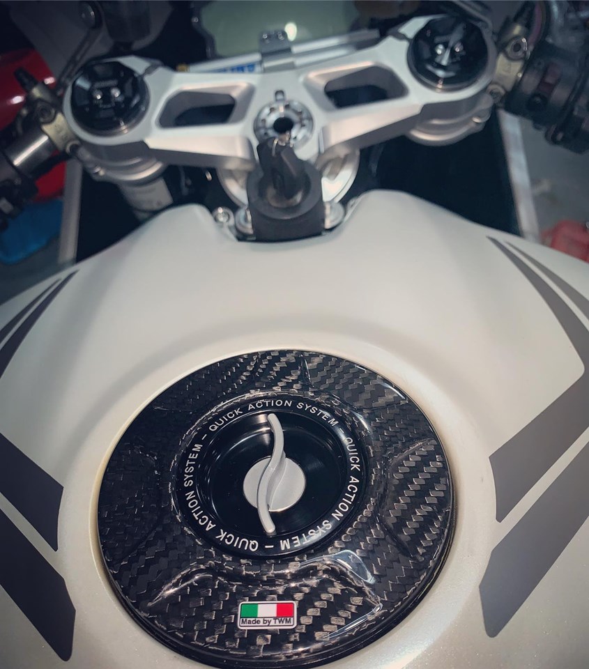 2019 TWM carbon fiber quick release fuel tank cap