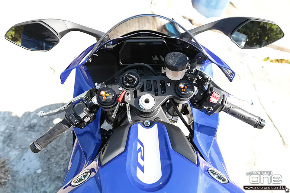 2020 YAMAHA YZF-R1 TEST RIDE