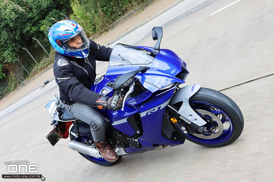 2020 YAMAHA YZF-R1 TEST RIDE