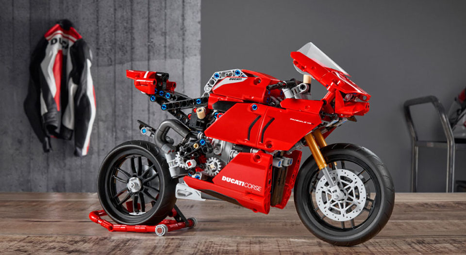 2020_Ducati Panigale V4 R LEGO