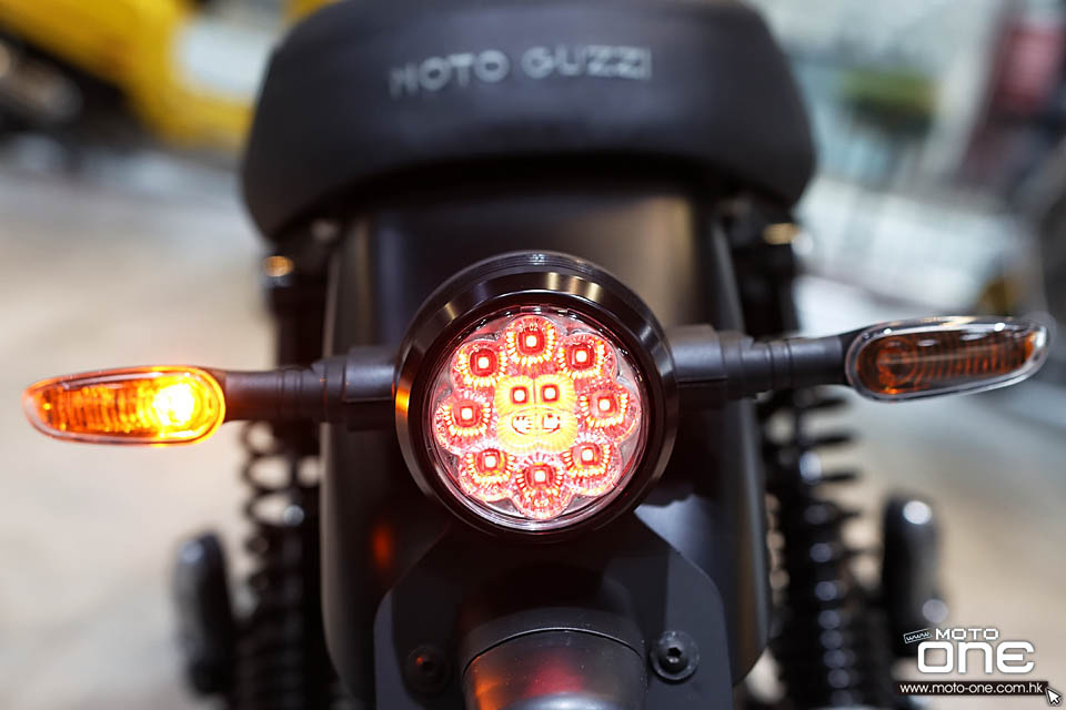 2020 Moto Guzzi V7 III Stone Night Pack