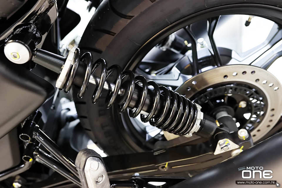 2020 Moto Guzzi V7 III Stone Night Pack