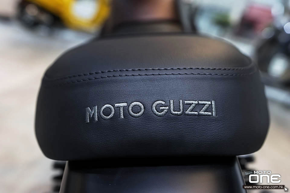 2020 Moto Guzzi V7 III Stone Night Pack