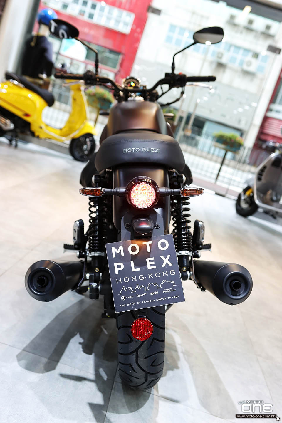 2020 Moto Guzzi V7 III Stone Night Pack