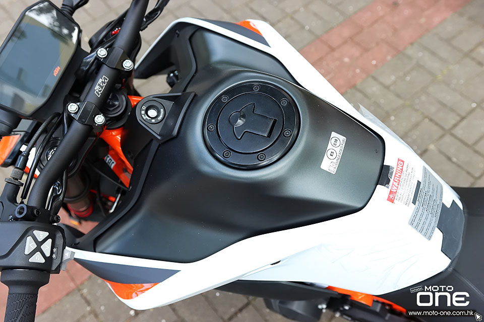 2020 KTM 890 Duke R