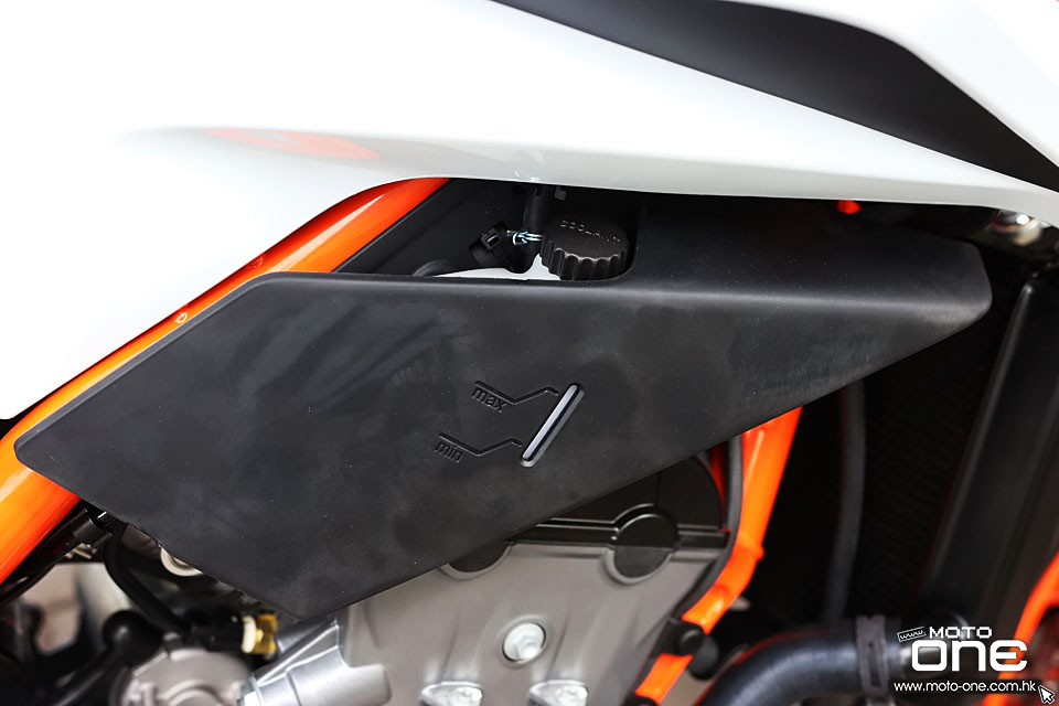 2020 KTM 890 Duke R