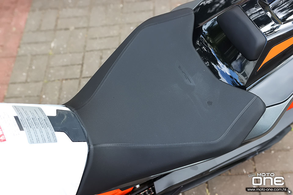 2020 KTM 890 Duke R