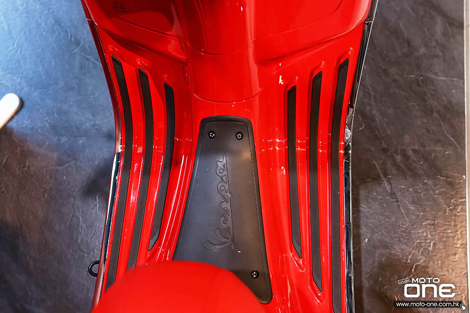 2020 Vespa Primavera X Product RED