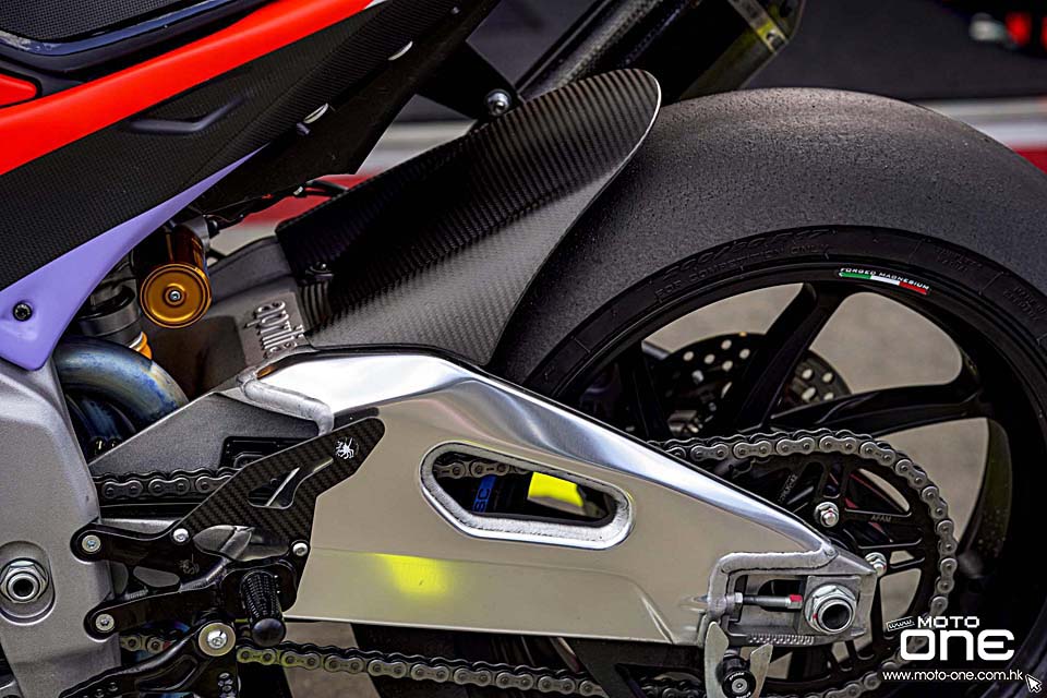Aprilia Tuono V4 X