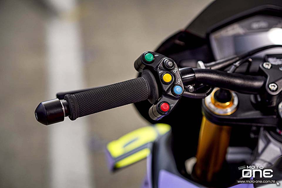 Aprilia Tuono V4 X