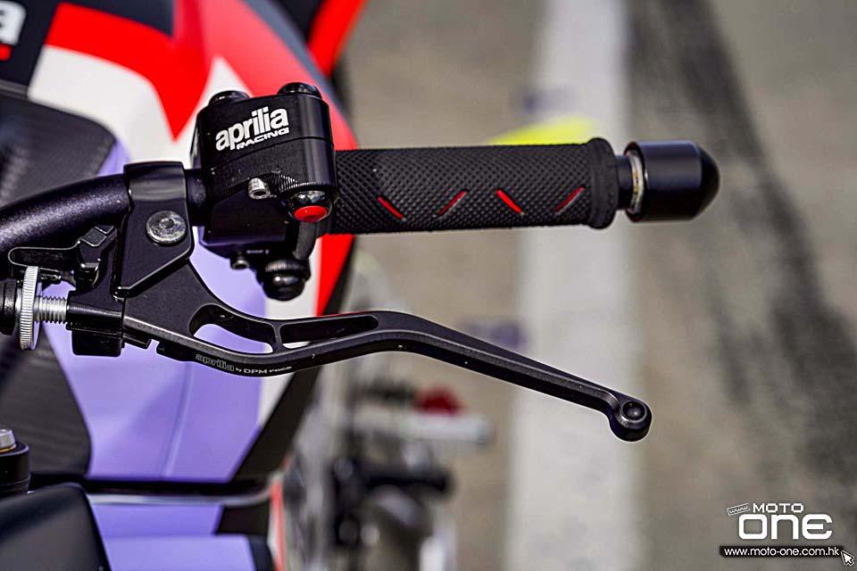 Aprilia Tuono V4 X