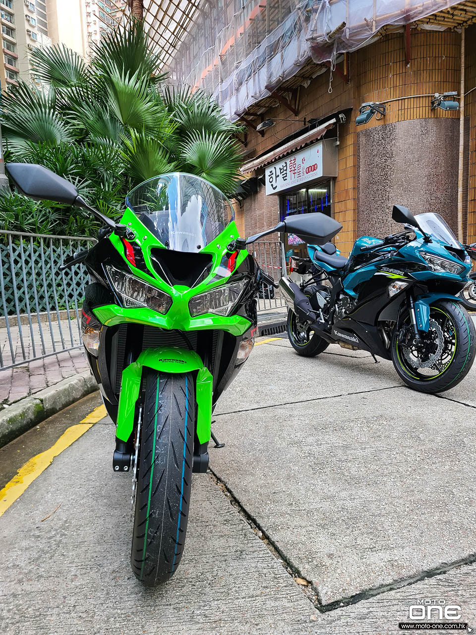 2021 KAWASAKI ZX-6R 636 KRT AND BLUE