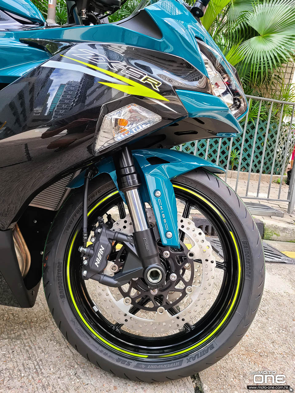 2021 KAWASAKI ZX-6R 636 KRT AND BLUE