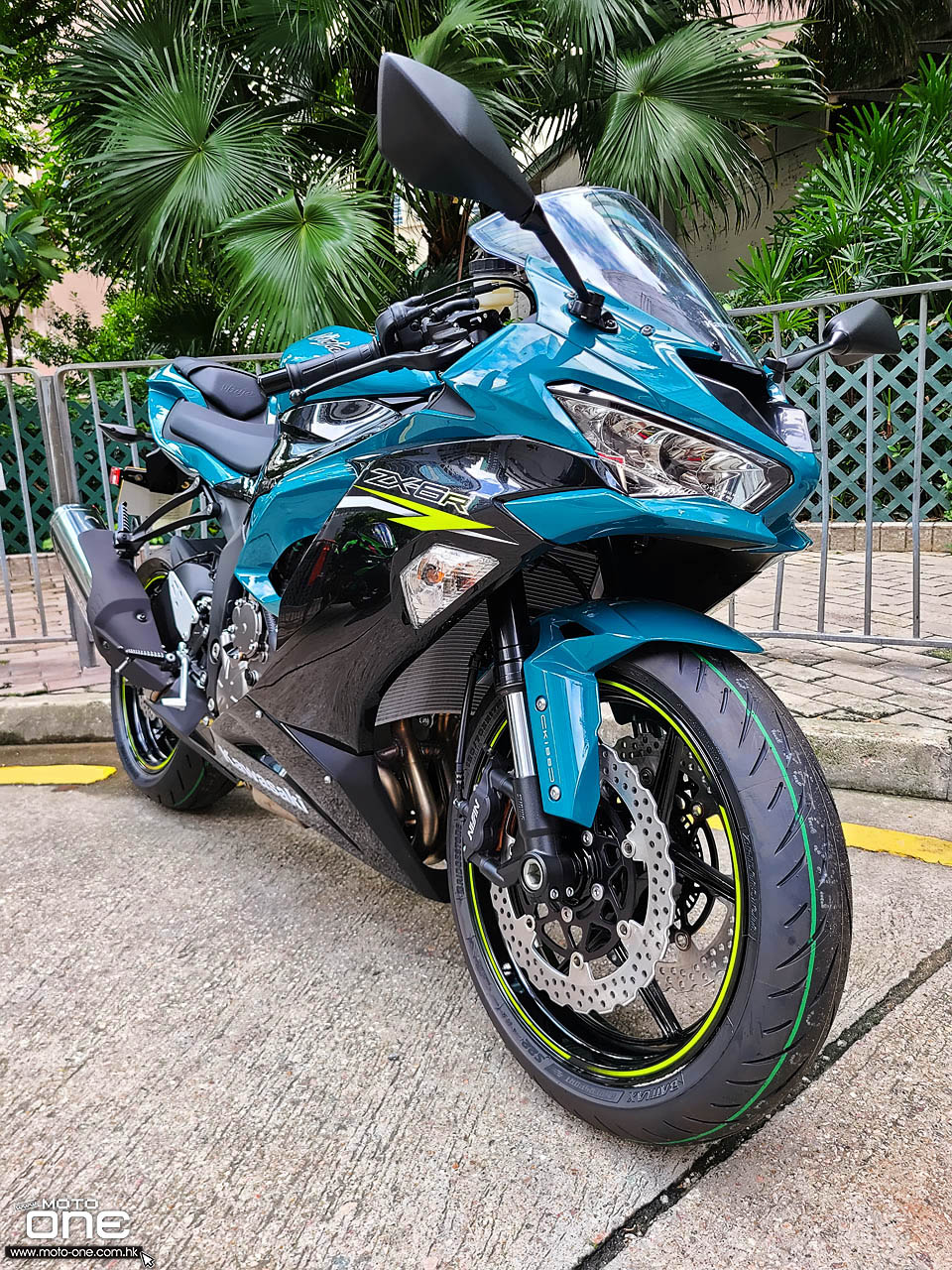 2021 KAWASAKI ZX-6R 636 KRT AND BLUE