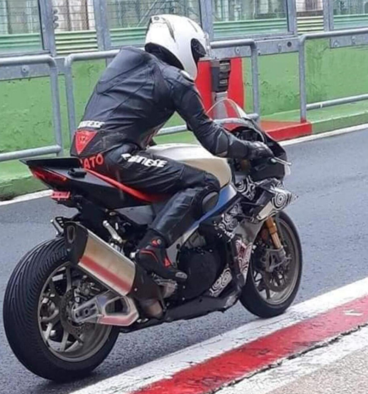 2021_aprilia rsv4 factory