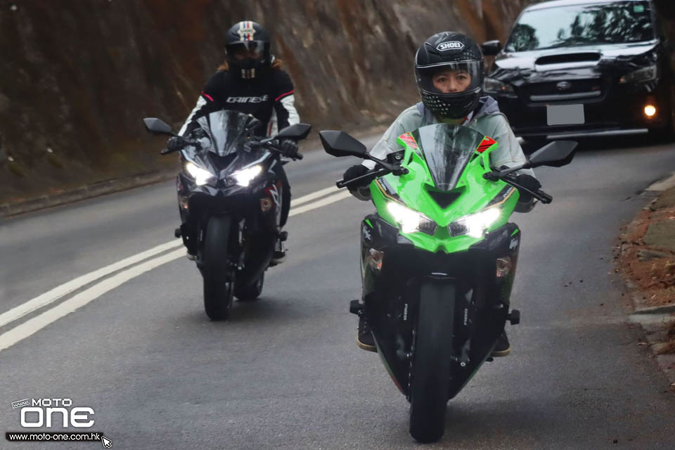 2021 KAWASAKI ZX-25R RIDING