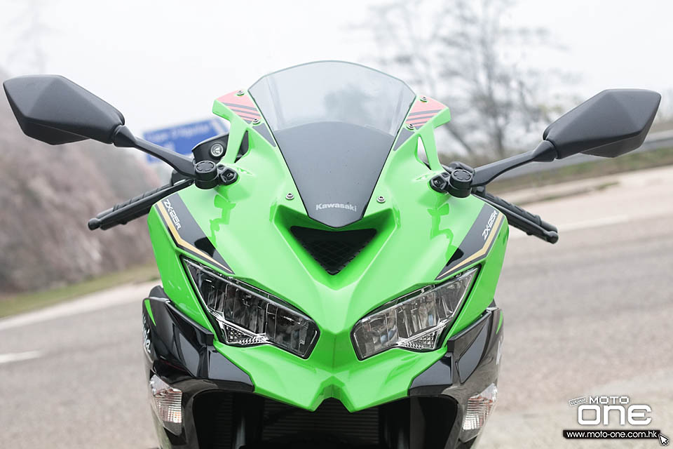 2021 KAWASAKI ZX-25R RIDING