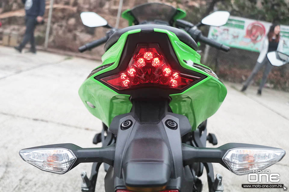 2021 KAWASAKI ZX-25R RIDING