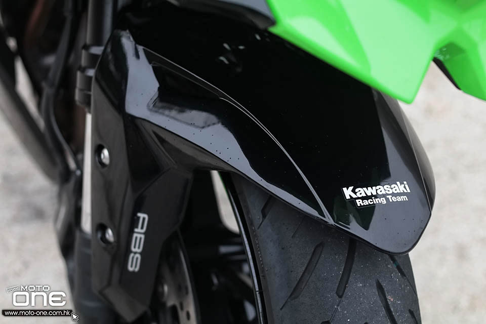 2021 KAWASAKI ZX-25R RIDING