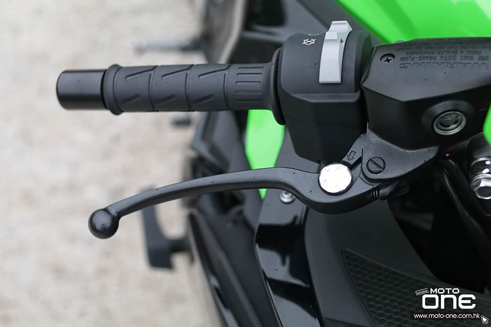 2021 KAWASAKI ZX-25R RIDING