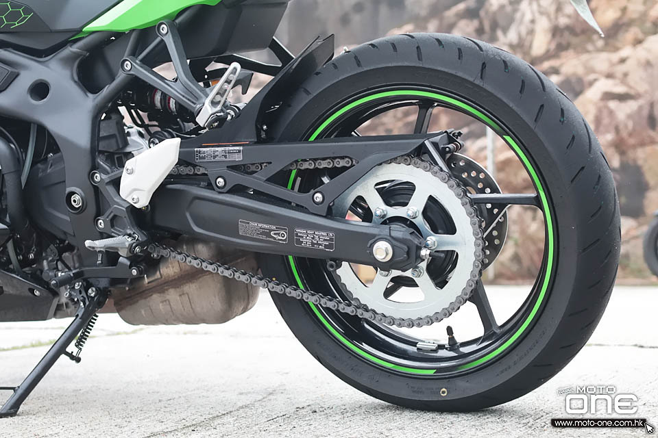 2021 KAWASAKI ZX-25R RIDING